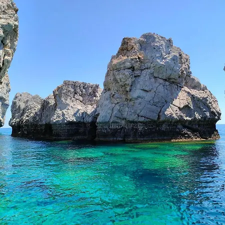 Sea Rock Rodos 别墅 *