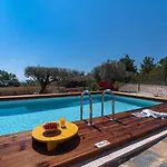 فيلة Sea Rock Rodos *