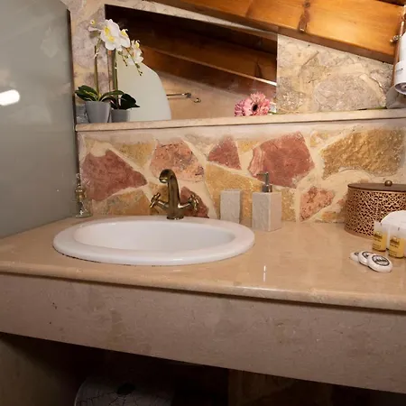 Sea Rock Rodos فيلة *