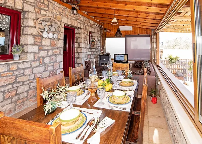 Sea Rock Rodos فيلة *