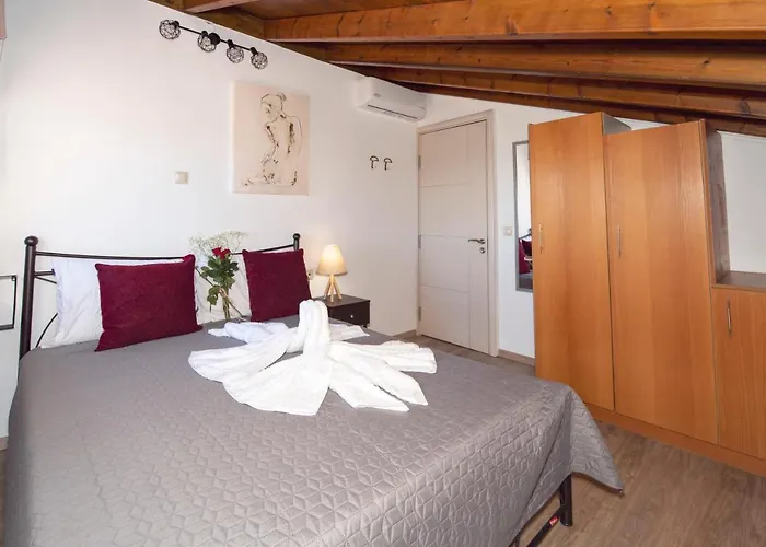 Sea Rock Rodos فيلة *